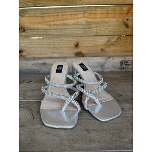 Jones New York Earon Sandals heels~size 7.5 Silver Dressy Heels Chunk Heel CUTE!